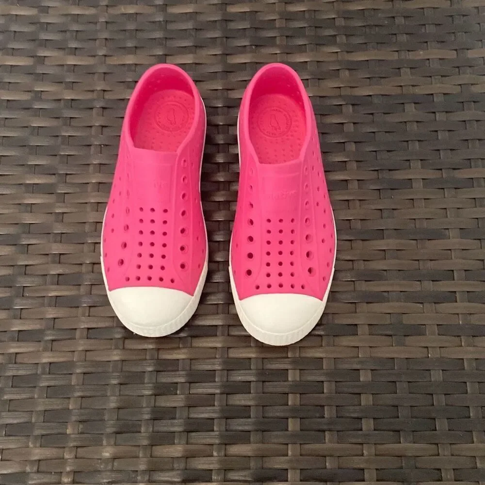 Native Jefferson shoes, junior size 1￼